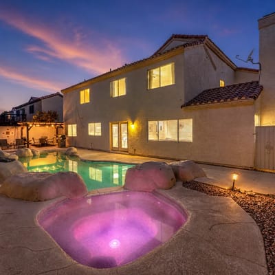5 BR! Amazing Pool & Spa Retreat 15 Min to Strip